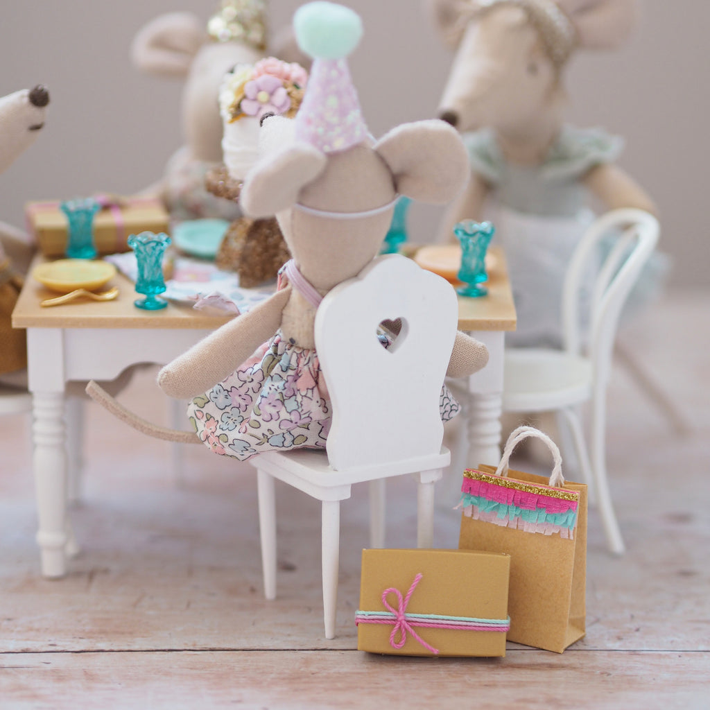 Miniature White Heart Chair – Oh Sew Rosie
